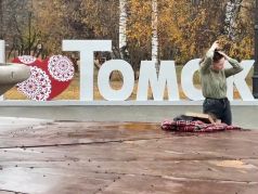 Томск, Альбина Сентякова сбривает волосы. Фото: Сибирь.реалии