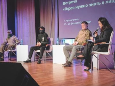 Военные в маске на встрече в Архангельске. Фото из соцсетей