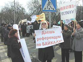 Пикет в защиту Байкала, фото Гринпис Россия