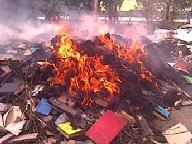 Сожжение книг. Фото: Дмитрий Старостин