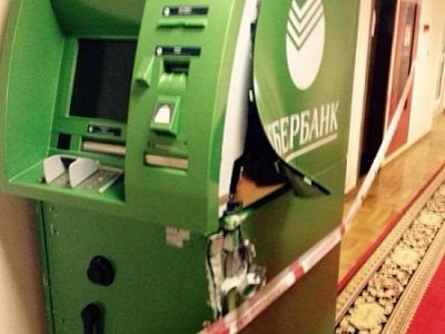 Раскуроченный банкомат. Источник - https://twitter.com/A_Sidyakin