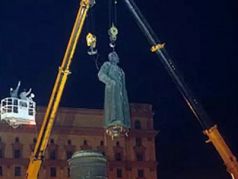 Демонтаж памятника Дзержинскому, август 1991. Источник - http://f3.mylove.ru/