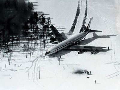 Подбитый южнокорейский "Боинг-707" на льду Корпиярви. Публикуется в www.facebook.com/babchenkoa Подбитый южнокорейский "Боинг-707" на льду Корпиярви. Публикуется в www.facebook.com/babchenkoa
