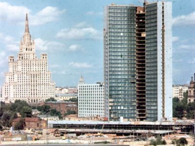 Здание секретариата Совета экономической взаимопомощи (здание Правительства Москвы). Фото: wikipedia.org Здание секретариата Совета экономической взаимопомощи (здание Правительства Москвы). Фото: wikipedia.org