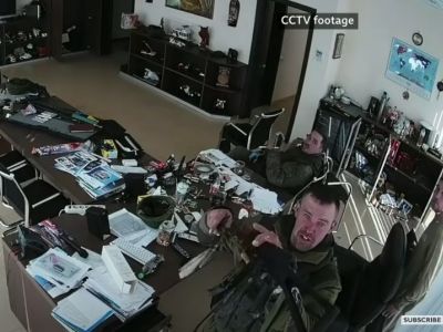 Убийцы-агрессоры в автосалоне под Киевом. Скрин видео CNN Убийцы-агрессоры в автосалоне под Киевом. Скрин видео CNN