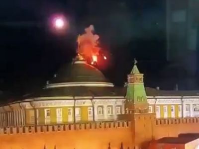 Скрин видео атаки дронов на Кремль, 3.05.23: t.me/spb_gde