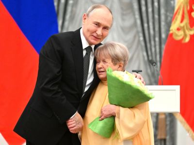 Владимир Путин и Александра Пахмутова на церемонии вручения госнаград, 12.12.24. Фото: kremlin.ru